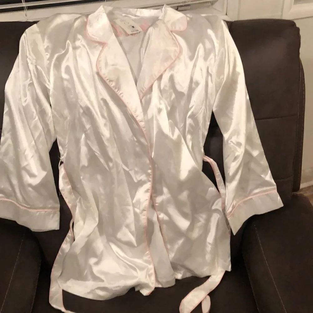 New Weekend Edition “Bride” Silky Robe size Large - Picture 7 of 8
